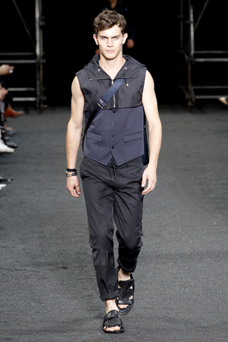 Louis Vuitton / - 2010